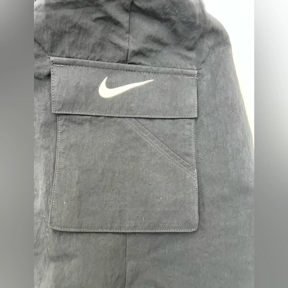 Nike Black Women's Cargo Shorts - Picture 2 of 9